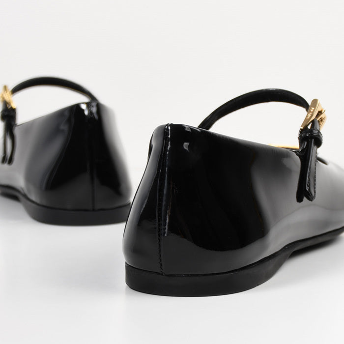 PRADA 특허 가죽 발레리나