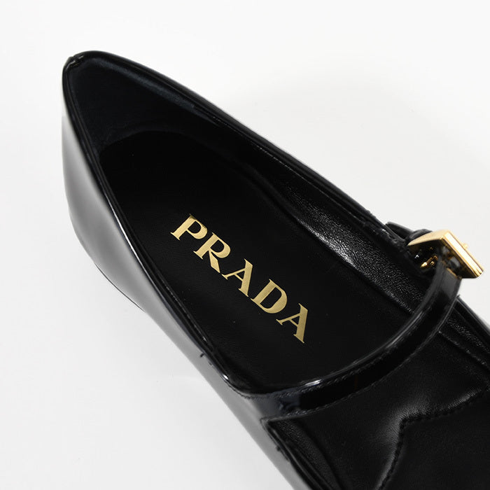 PRADA 특허 가죽 발레리나