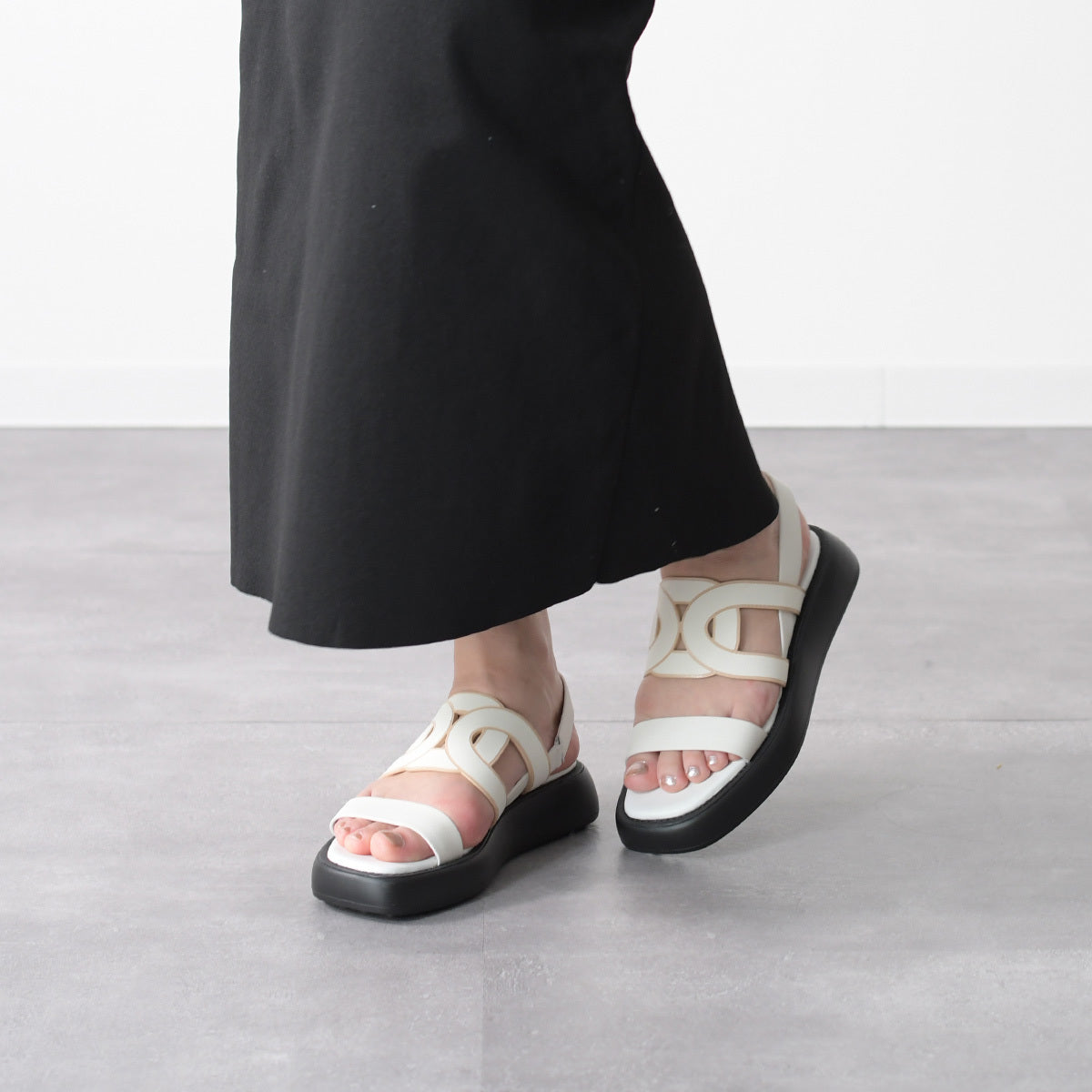 TOD'S カットアウトロゴサンダル