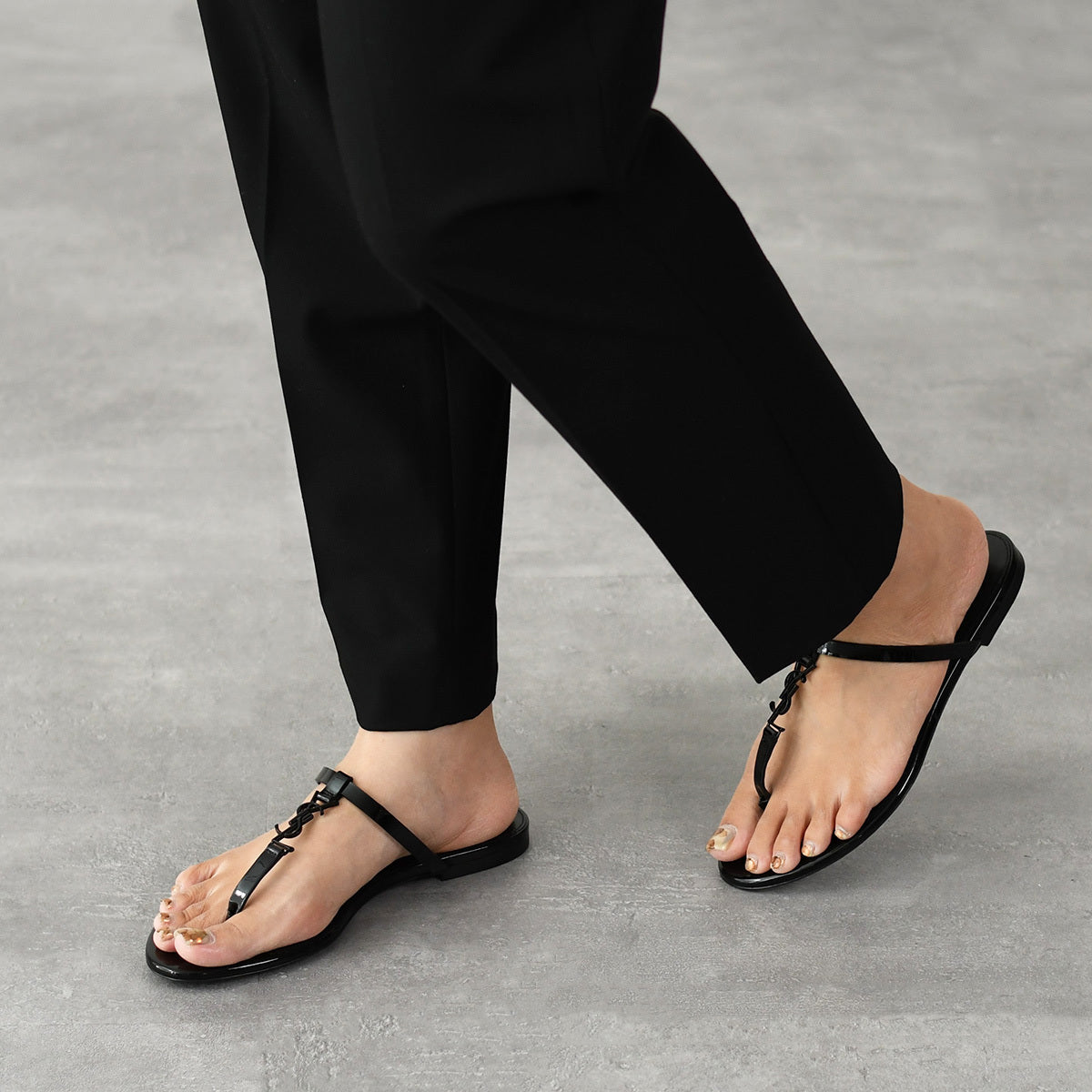 SAINT LAURENT カサンドラ スライド パテントレザー
