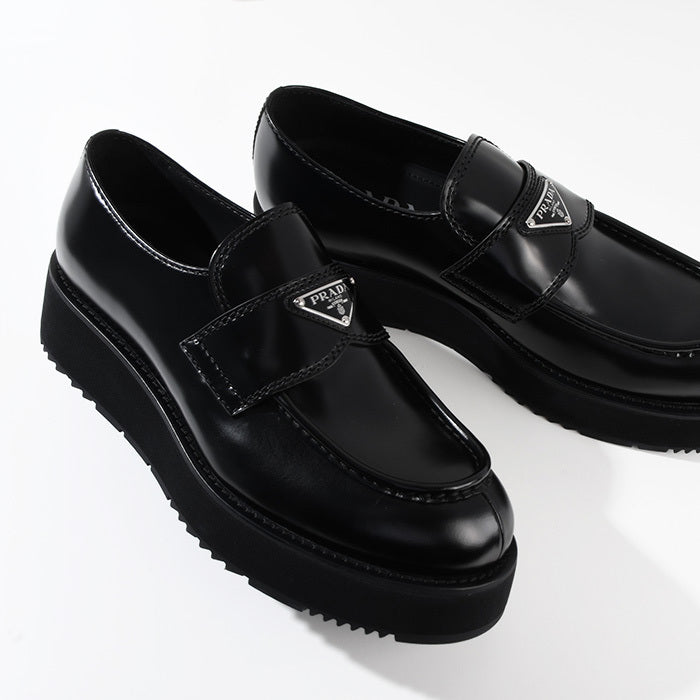 PRADA ブラッシュドレザー ローファー