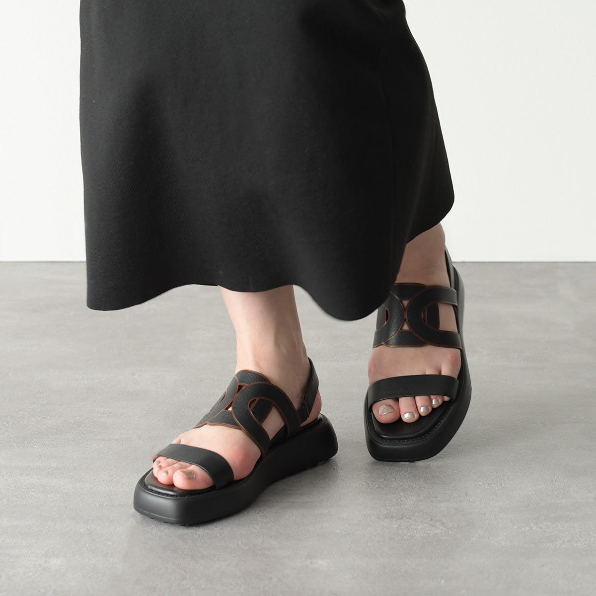 TOD'S カットアウトロゴサンダル