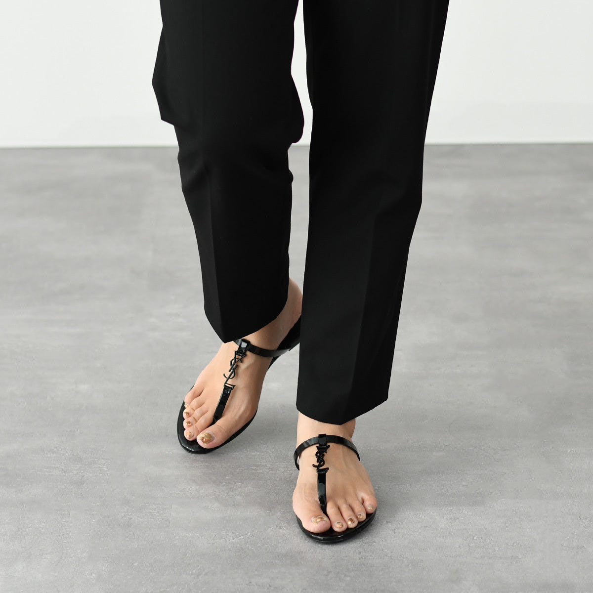 SAINT LAURENT カサンドラ スライド パテントレザー