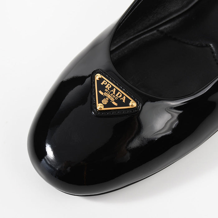 PRADA 특허 가죽 발레리나