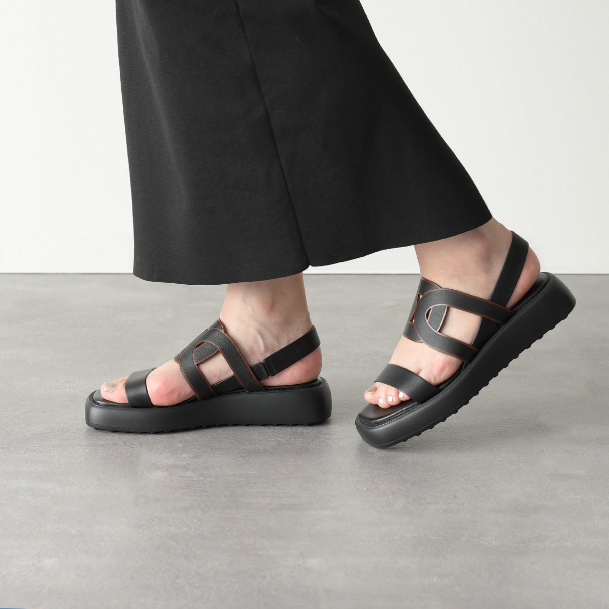 TOD'S カットアウトロゴサンダル