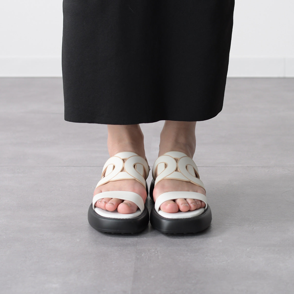 TOD'S カットアウトロゴサンダル