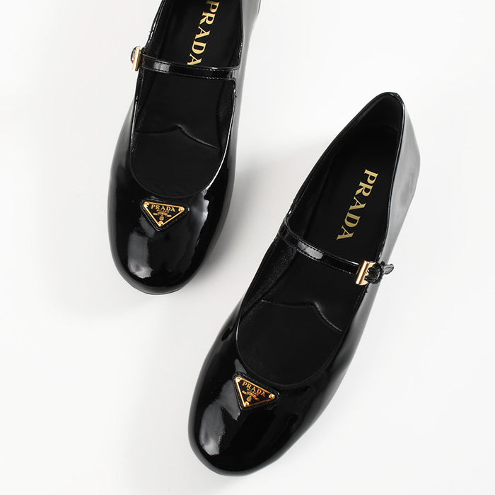 PRADA 특허 가죽 발레리나