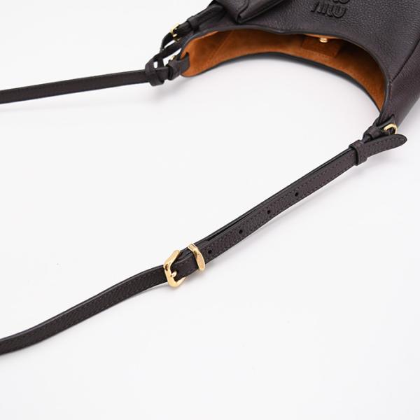 MIU MIU レザーバケットバッグ