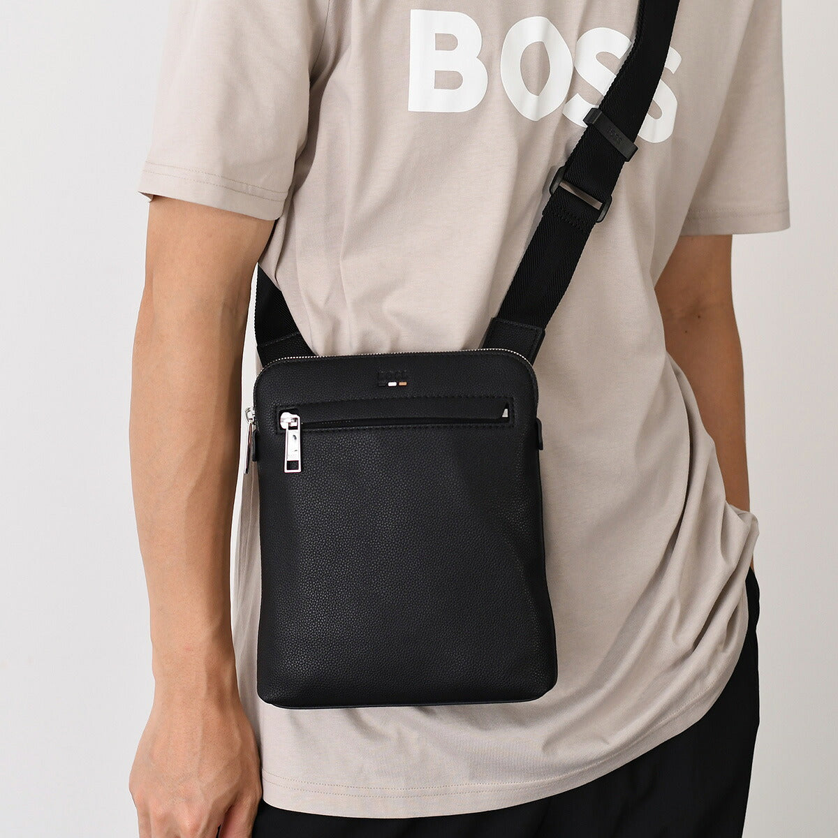 HUGO BOSS RAY ショルダーバッグ エンボスロゴ