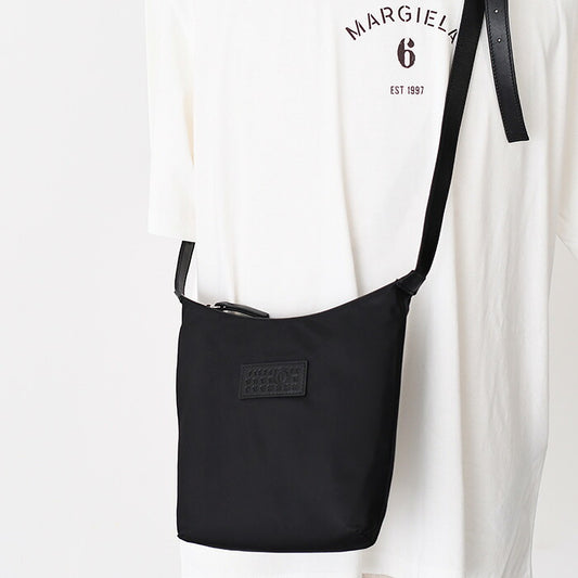 MM6 MAISON MARGIELA 「ニューメリック」 ナイロン バーティカル クロスボディバッグ