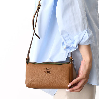 MIU MIU レザー ショルダーバッグ
