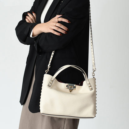 VALENTINO ロックスタッズカーフスキンバッグ