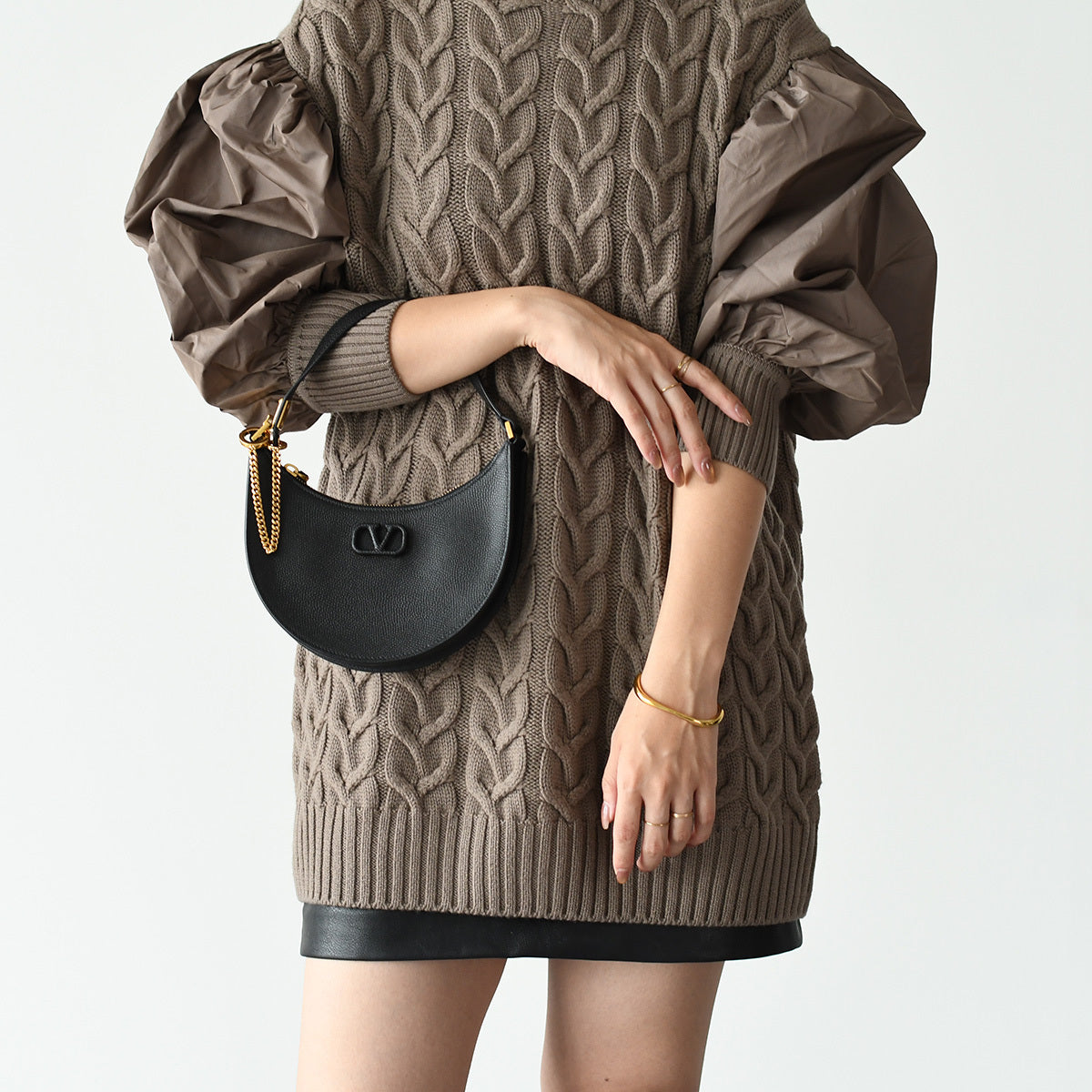 VALENTINO Vロゴ カーフスキン ミニ ホーボーバッグ