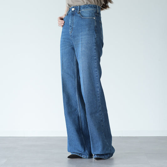 AMI ALEXANDRE MATTIUSSI FLARE FIT JEANS 