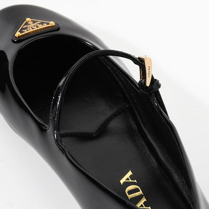 PRADA 특허 가죽 발레리나 