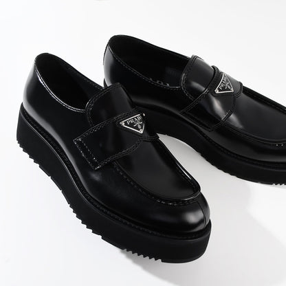 PRADA ブラッシュドレザー ローファー