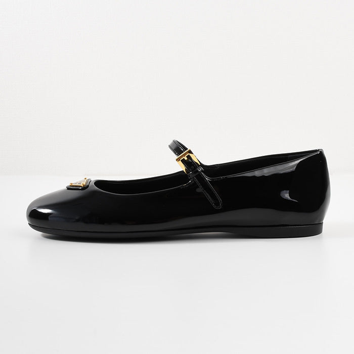 PRADA 특허 가죽 발레리나 
