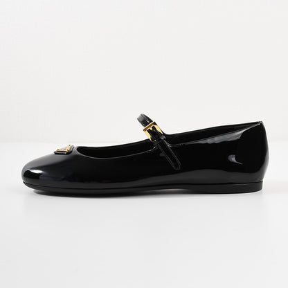 PRADA 특허 가죽 발레리나 