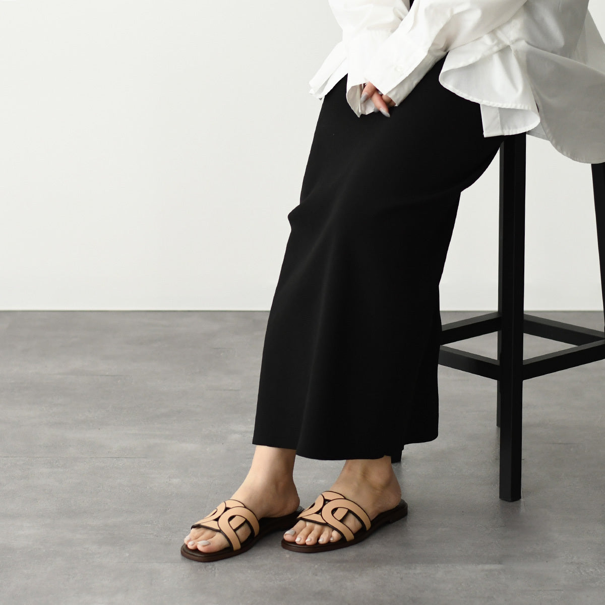 TOD'S レザーフラットサンダル