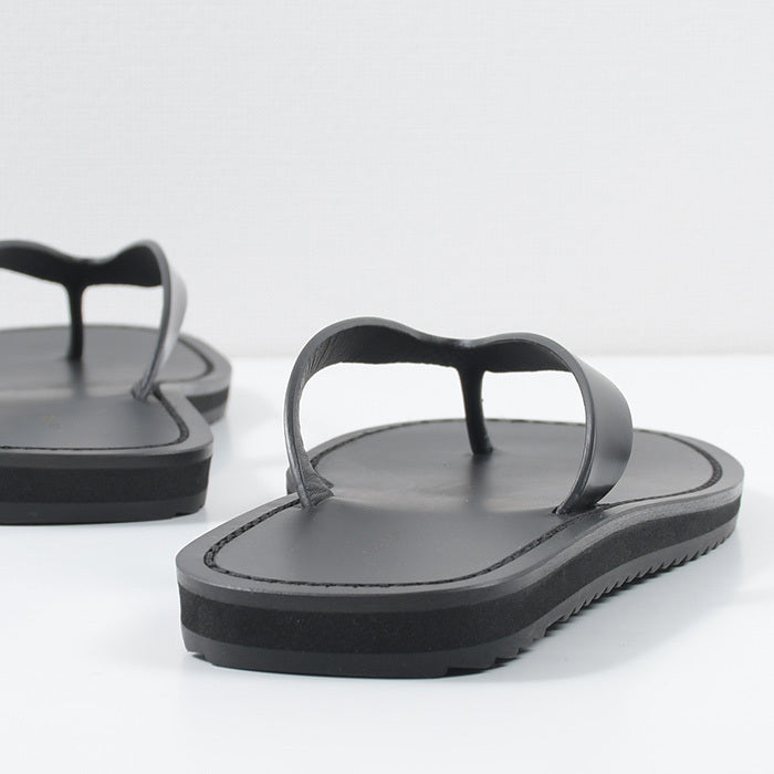 【THE ROW】 Helena レザーのフリップフロップ Helena レザーのフリップフロップ タン – The Row