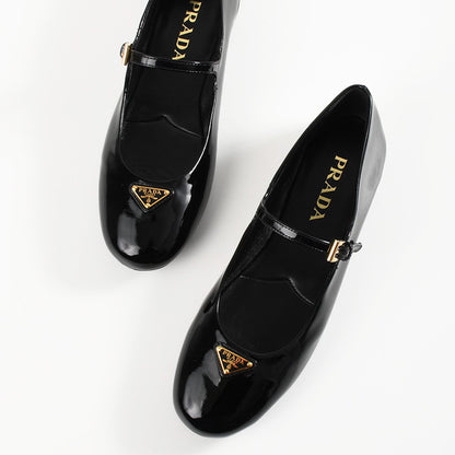 PRADA 특허 가죽 발레리나 