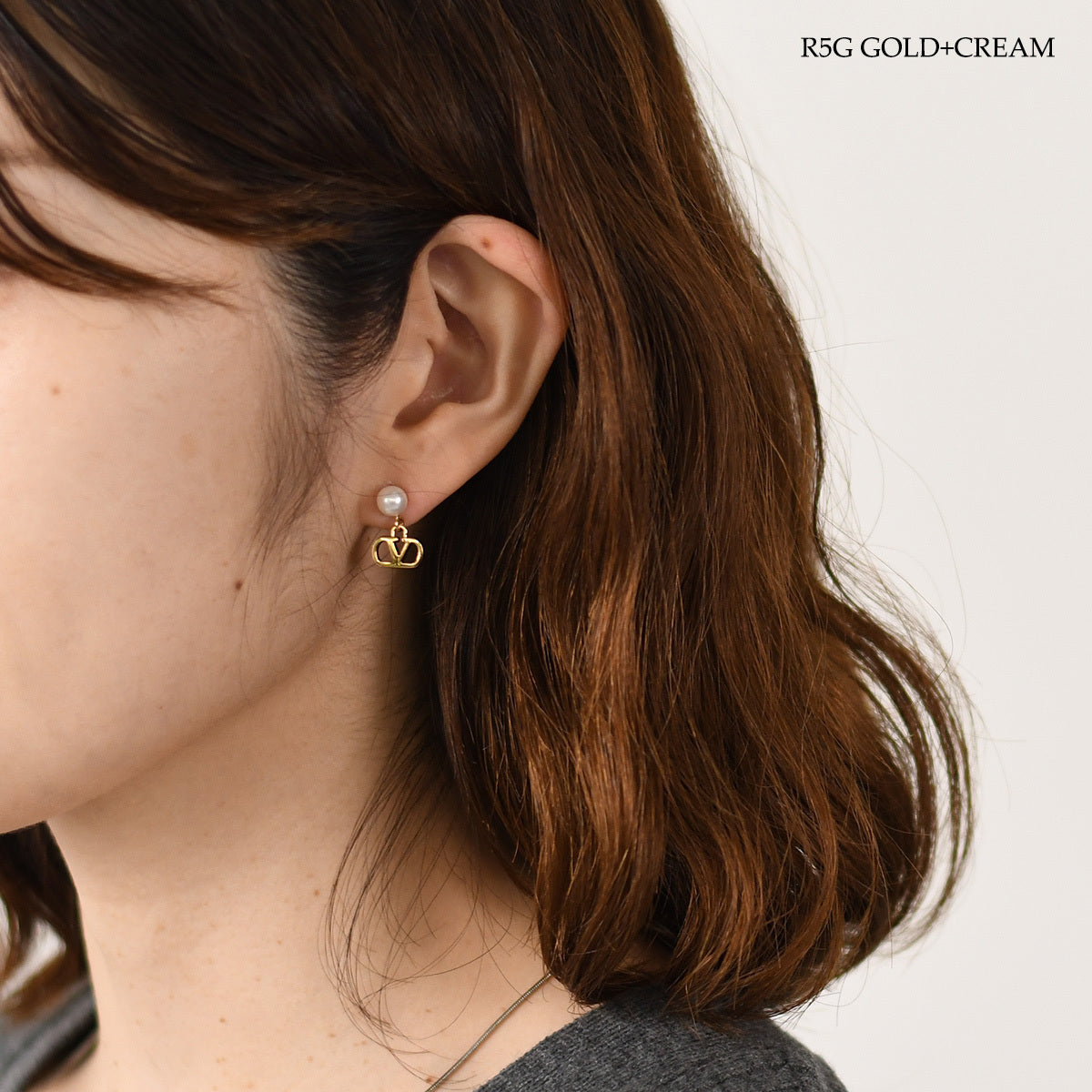 VALENTINO Vロゴ シグネチャーメタルxパール ピアス