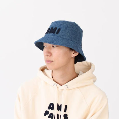 AMI ALEXANDRE MATTIUSSI Ami Paris 패치 워시드 데님 버킷 모자 