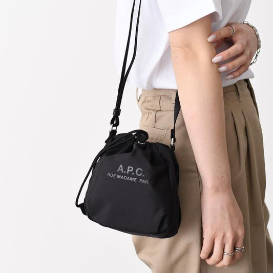 APC BACKSTAGE クロスボディポーチ