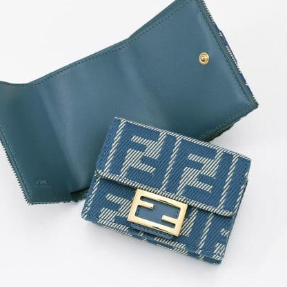 FENDI フェンディ バゲット マイクロ 三つ折り財布 ブルーデニム調FFジャカード
