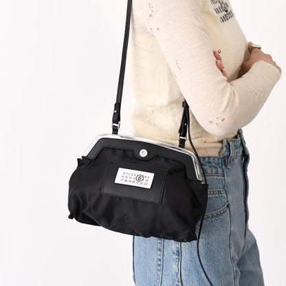 MM6 MAISON MARGIELA 엠엠 식스 메종 마르제라 리버스 포셰트 미니 