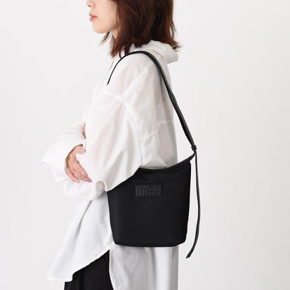 MM6 MAISON MARGIELA 「ニューメリック」 ナイロン バーティカル クロスボディバッグ