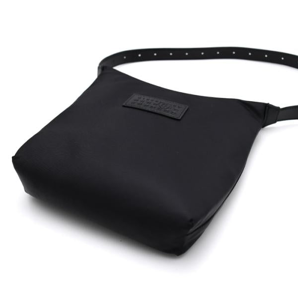 MM6 MAISON MARGIELA 「ニューメリック」 ナイロン バーティカル クロスボディバッグ