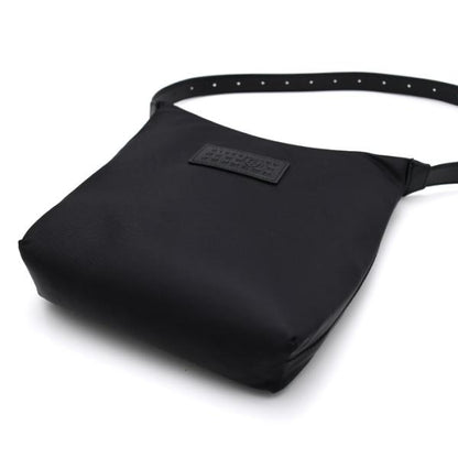 MM6 MAISON MARGIELA 「ニューメリック」 ナイロン バーティカル クロスボディバッグ