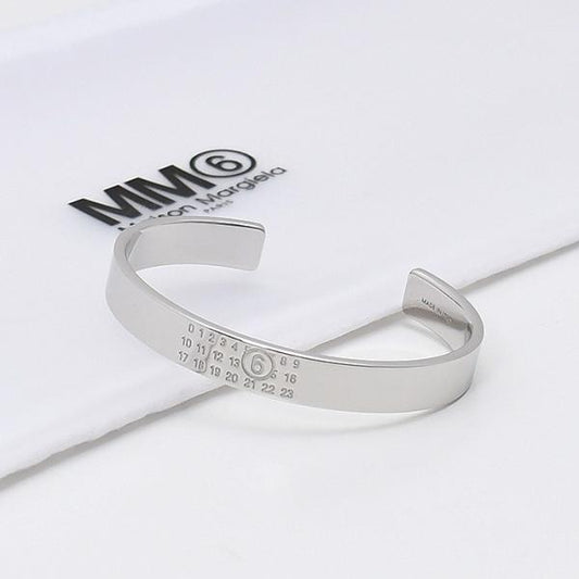 MM6 MAISON MARGIELA 뉴메릭 미니멀 커프스 팔찌 