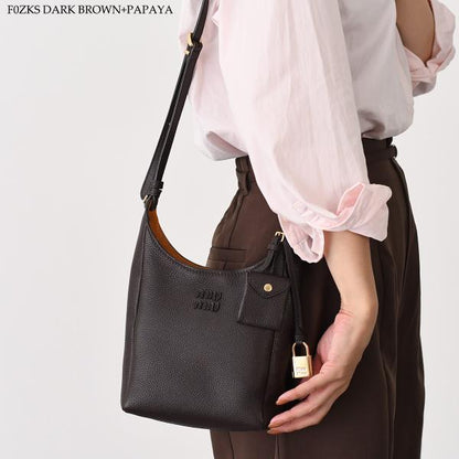 MIU MIU レザーバケットバッグ