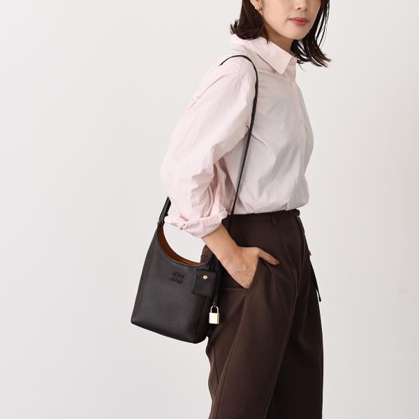 MIU MIU レザーバケットバッグ
