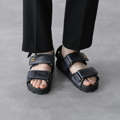 MIU MIU 스포티 가죽 샌들 