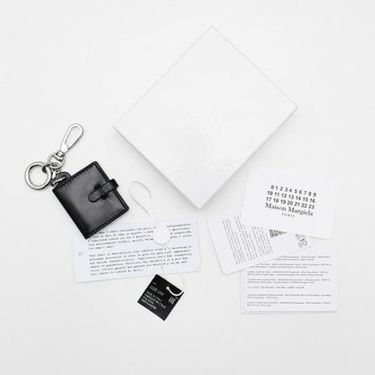 MAISON MARGIELA 메종 마르젤라 4 스티치 ID 포토 홀더 매력 