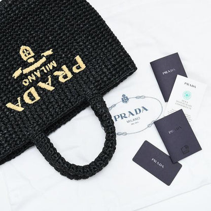 PRADA 크로셰백 