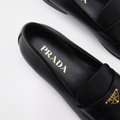 PRADA プラダ トライアングルロゴ レザーローファー