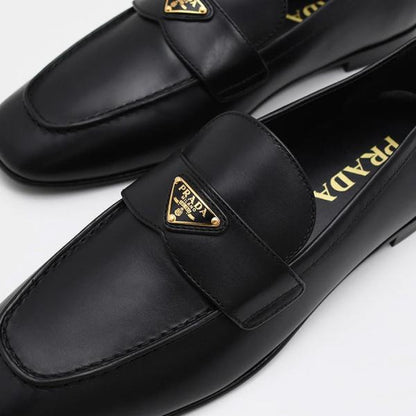 PRADA プラダ トライアングルロゴ レザーローファー