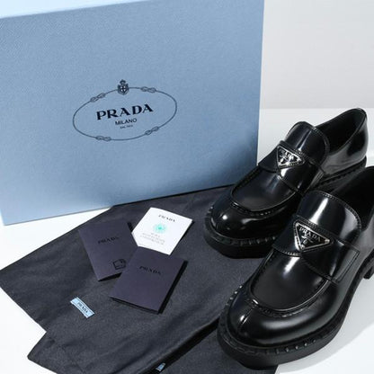 PRADA チョコレートブラッシュドローファー