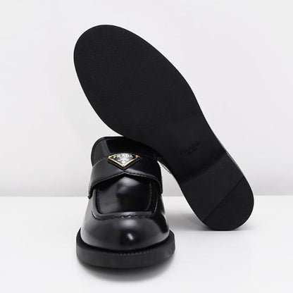 PRADA プラダ ブラッシュドレザー ローファー