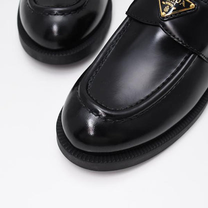 PRADA プラダ ブラッシュドレザー ローファー