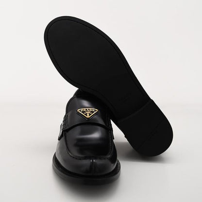 PRADA プラダ ブラッシュド レザー ローファー