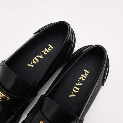 PRADA プラダ ブラッシュド レザー ローファー