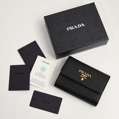 PRADA 프라다 사피아노 가죽 삼중 지갑 