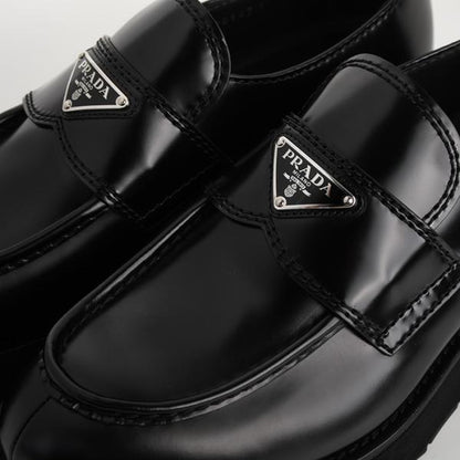 PRADA ブラッシュドレザー ローファー