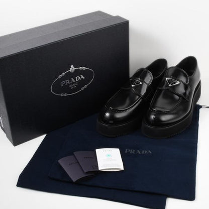 PRADA ブラッシュドレザー ローファー