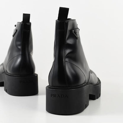 PRADA ブラッシュドレザー コンバットブーツ